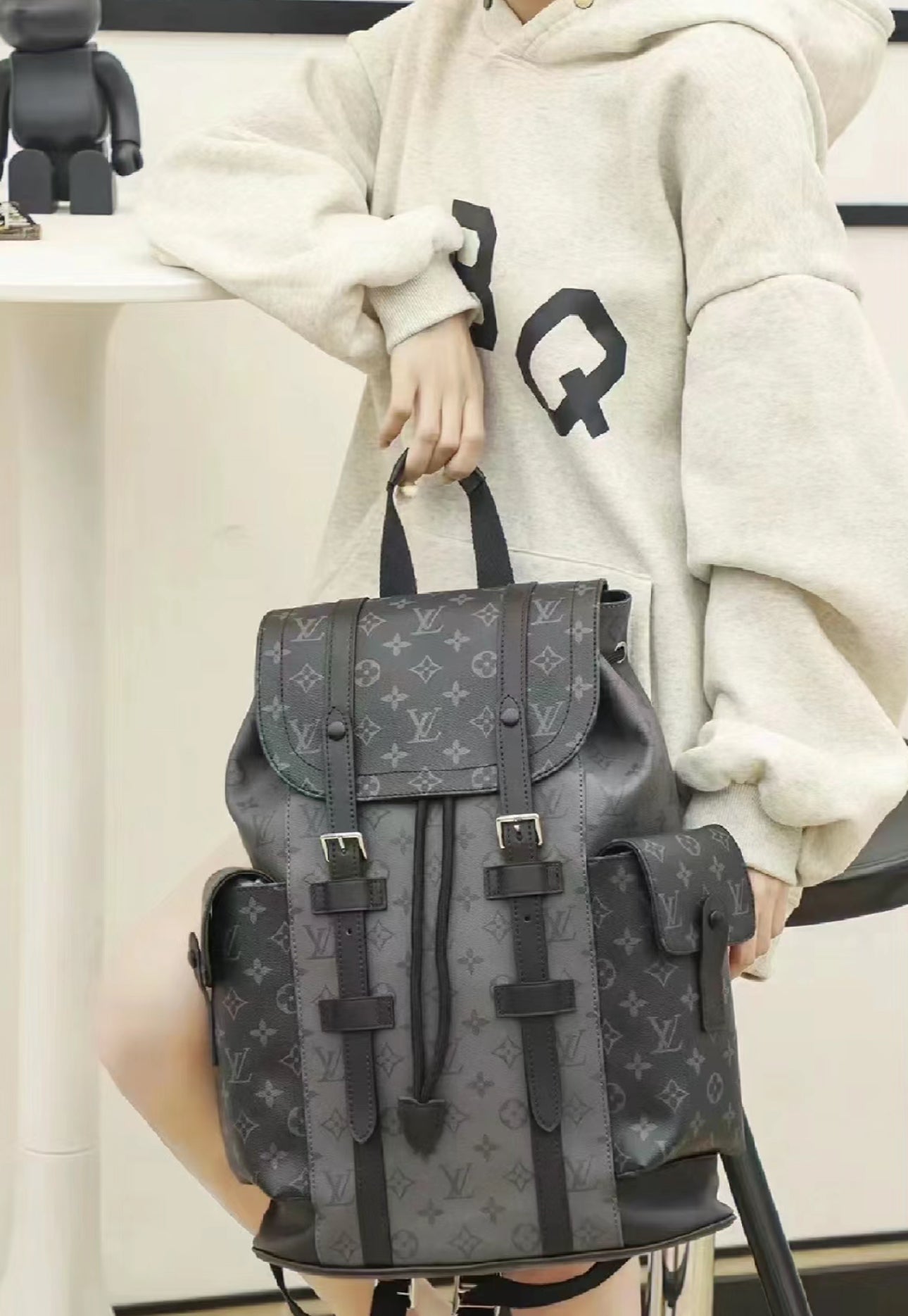 LV Christopher PM 小款後背包/2470✨🉐102270