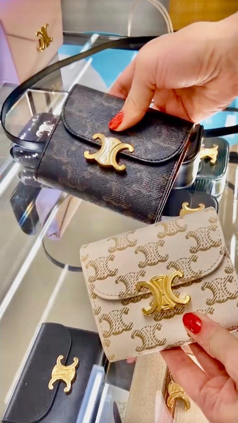 Celine▪️Flap Wallet Triomphe S 老花三折短夾/495E510 🉐19360🇪🇺