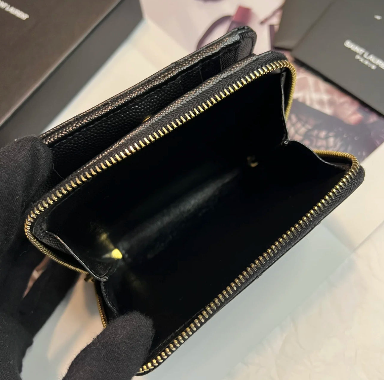 YSL Cassandre Matelasse 魚子醬粒面牛皮拉鍊錢包-黑金/525C473 ㊙️折扣🉐19870💰