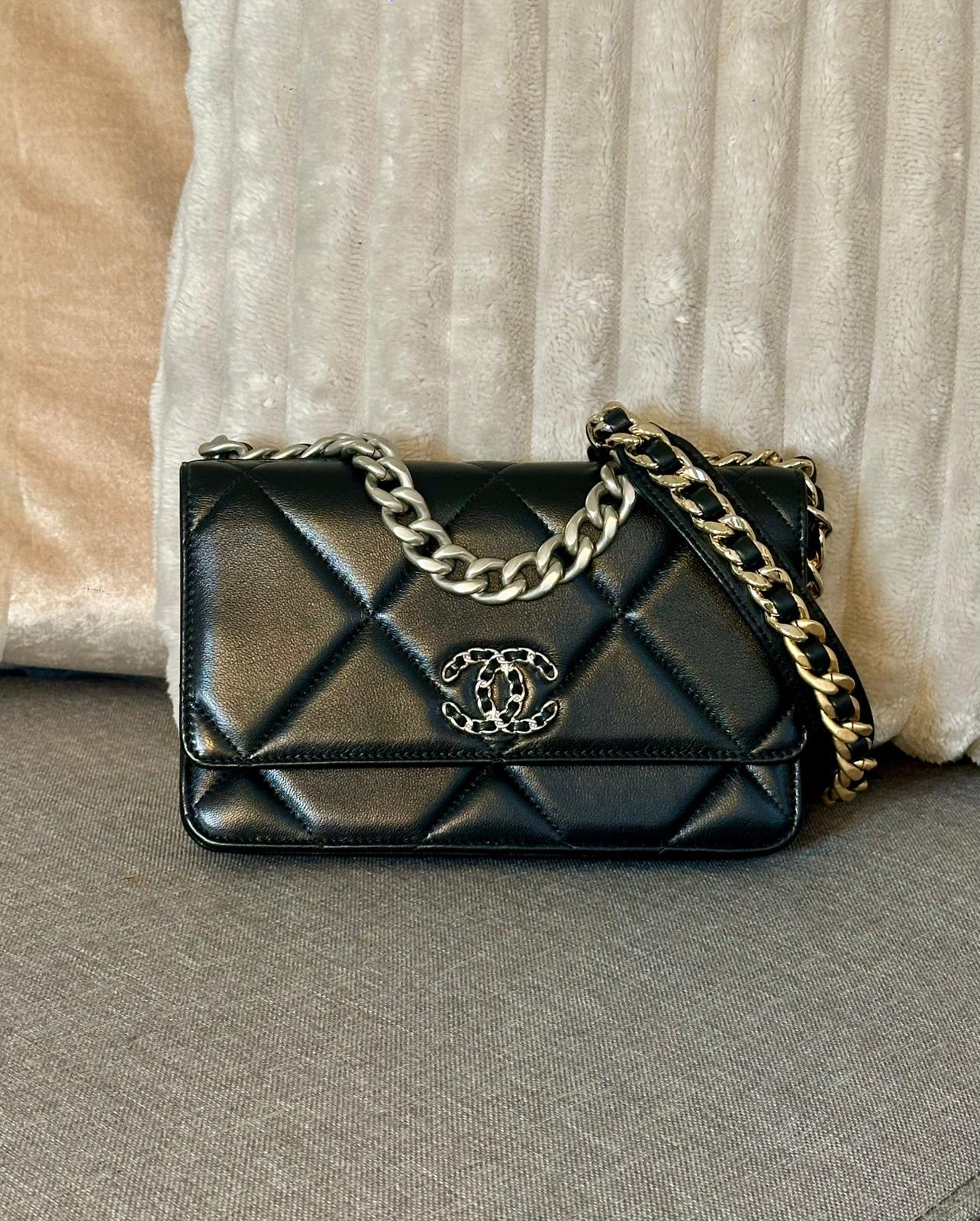 *現貨*CHANEL 19 WOC 經典19小羊皮鏈包-黑銀釦  P116000 /T150000