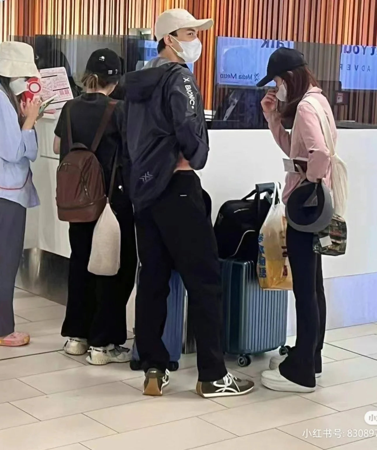 @Loewe 爆款阿甘鞋-棕/綠300 🔔限時折🉐14500