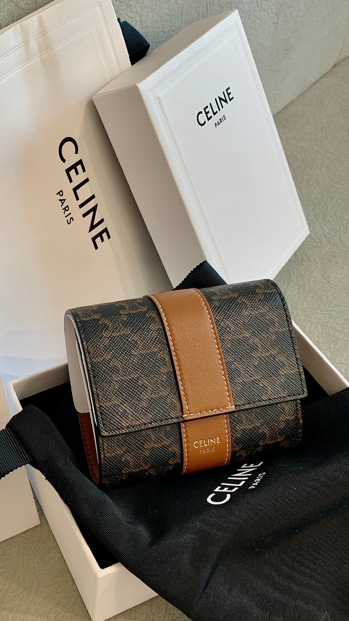 **現貨精品**Celine▶️︎| SMALL TRIFOLD IN TRIOMPHE 經典老花小羊皮短夾 *€430