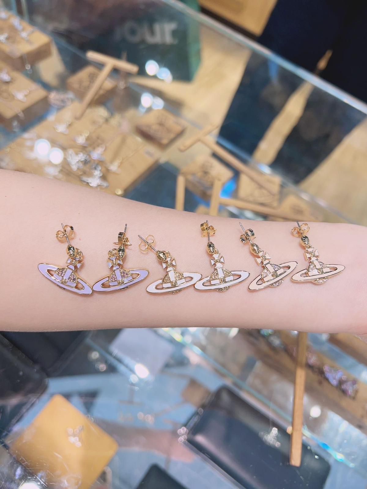 *現貨*@Vivienne Westwood土星耳環  P3500 /T6000