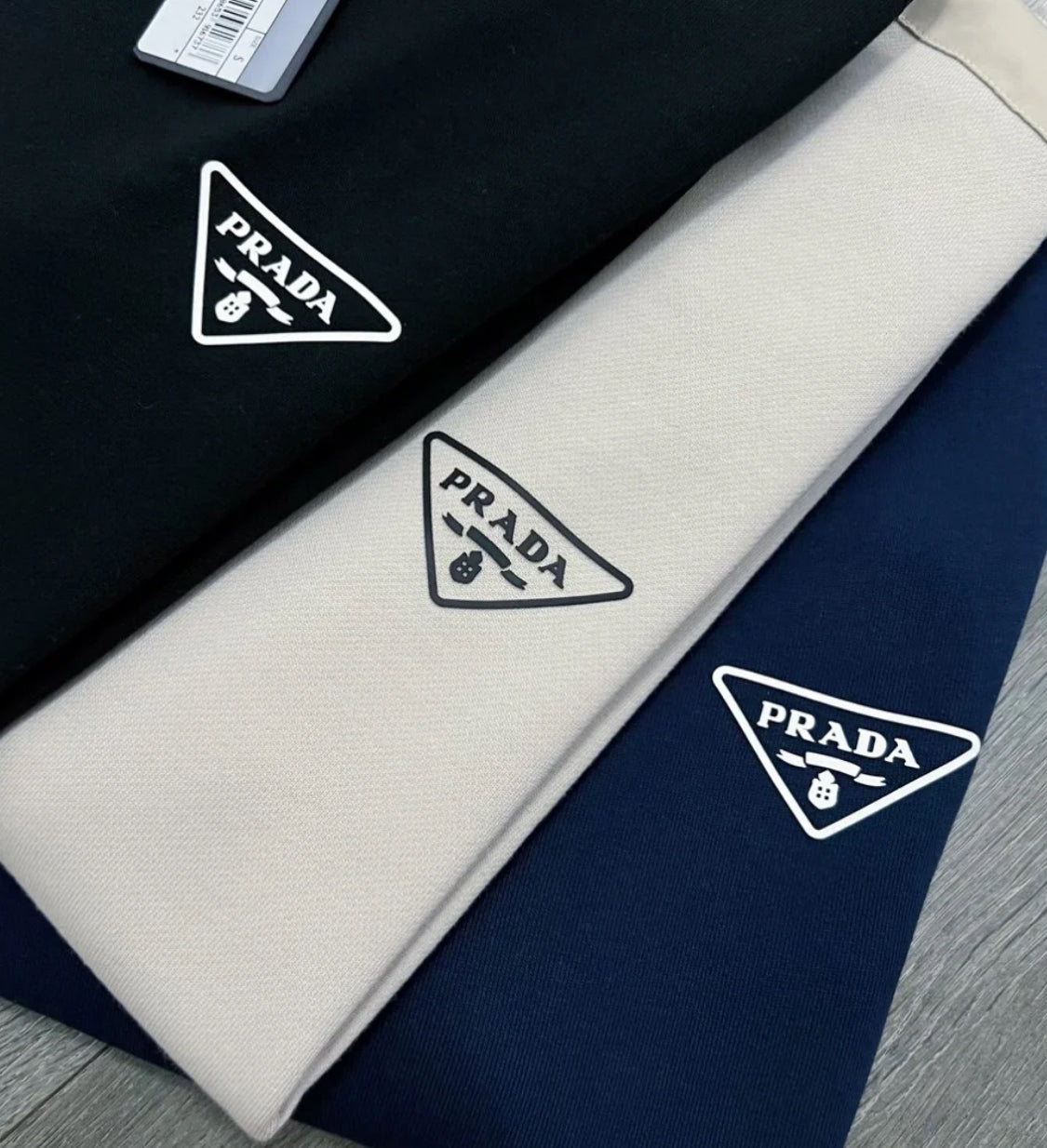 @Prada 男生款大學T上衣/375 🔔限時折🉐17880