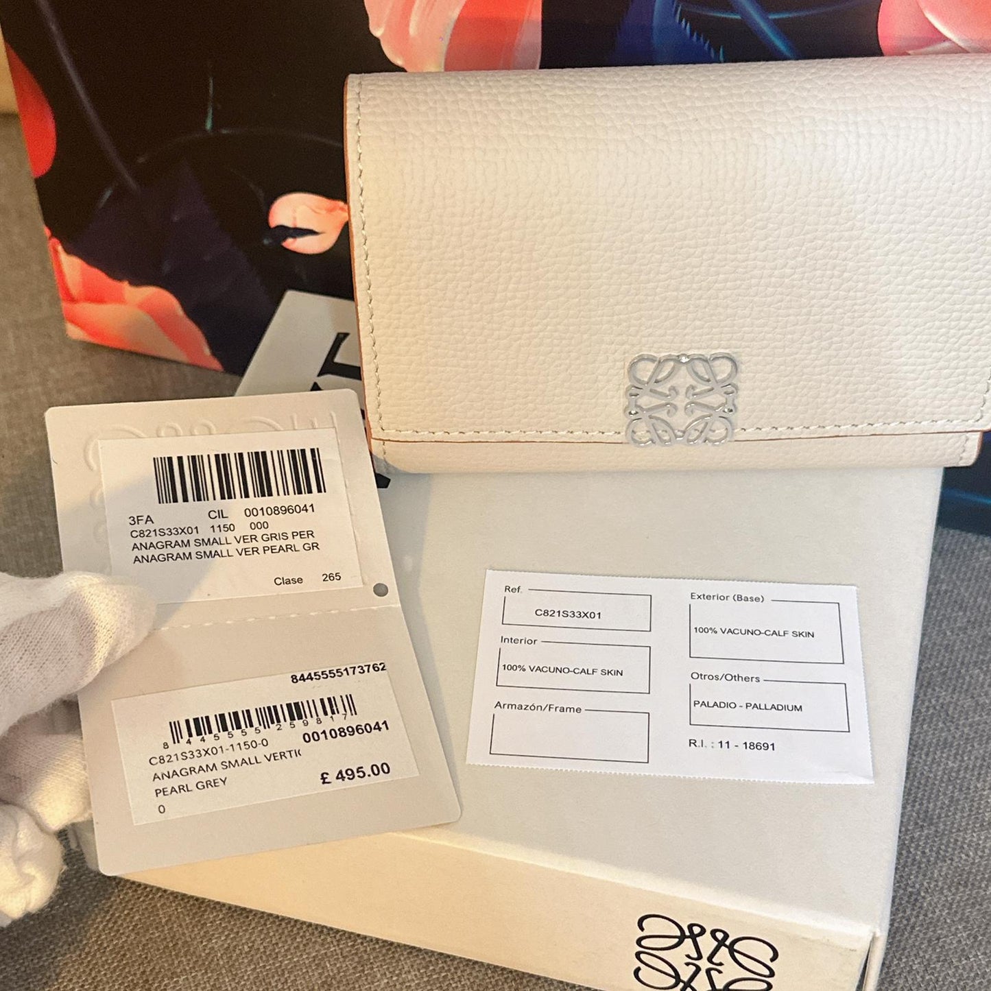 *現貨*Loewe▪️ Anagram Vertical S 小款三折短夾-幽靈白 P14000 /T24000