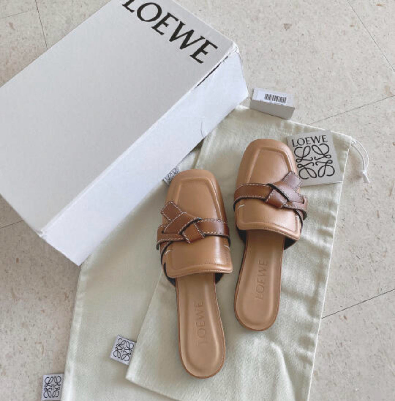 @Loewe Gate 穆勒拖鞋/P275 🔔限時折扣 🉐13380