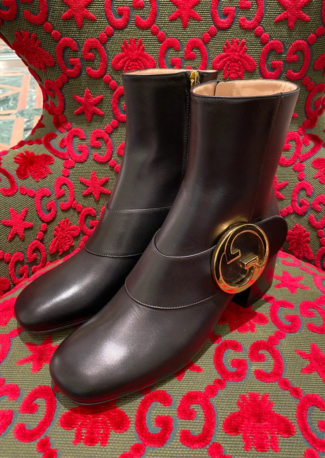 *@Gucci Blondie 側邊GG金釦女士短靴/970P485 🔔限時折🉐22630