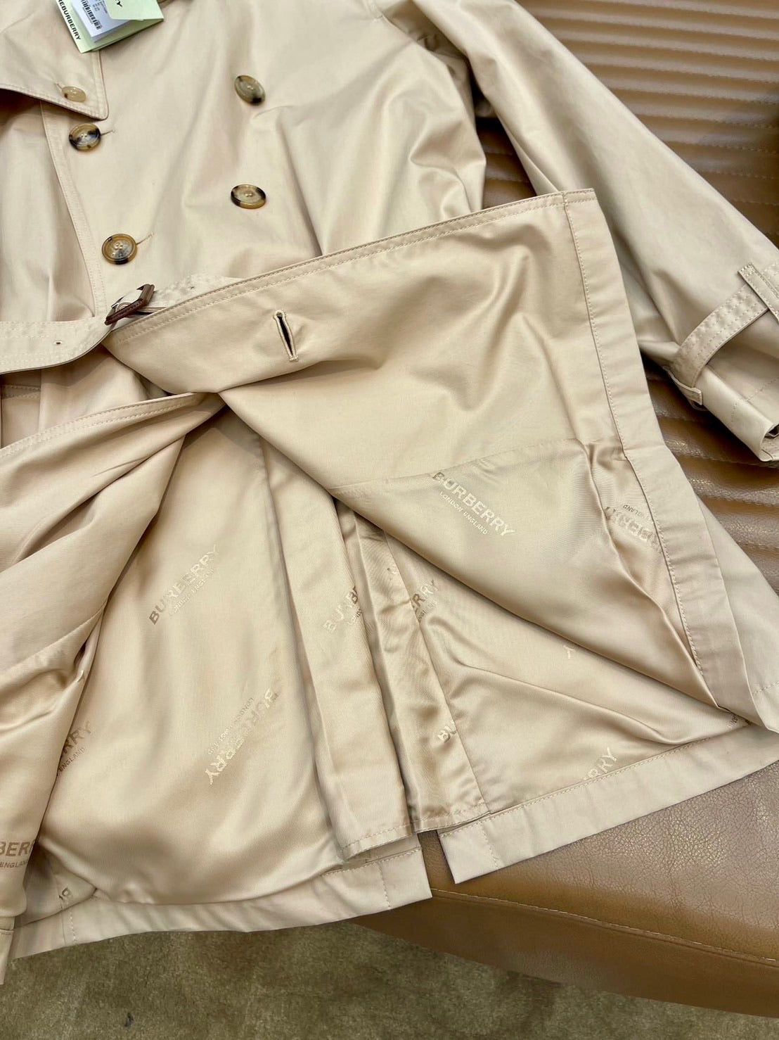 @Burberry Brockham 男生款風衣外套/1690P583🔥下殺🉐27040