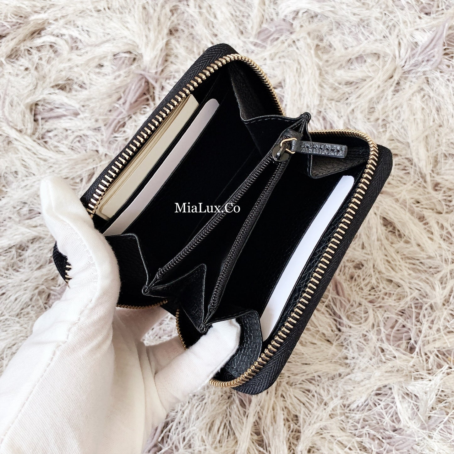 *@Gucci Soho Wallet 浮雕拉鍊短夾/P230