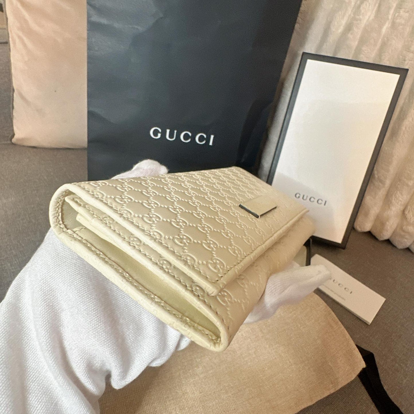 *現貨*@Gucci Calfskin 壓紋翻蓋長夾-白雪公主奶白 P7800 /T14000
