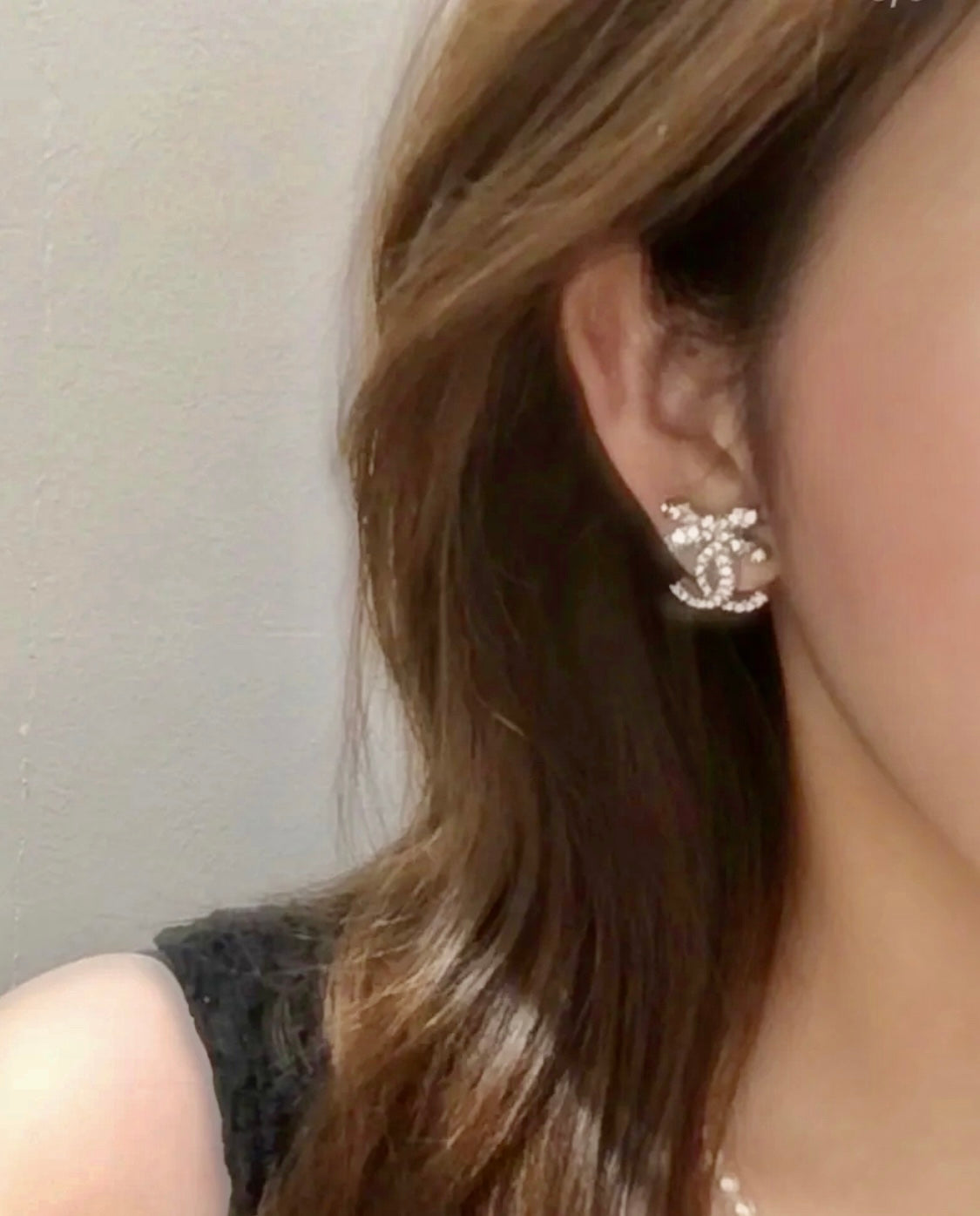 CHANEL✨| CC BOW METAL EARRINGS SILVER 蝴蝶結雙C水鑽耳環 ABA922 -