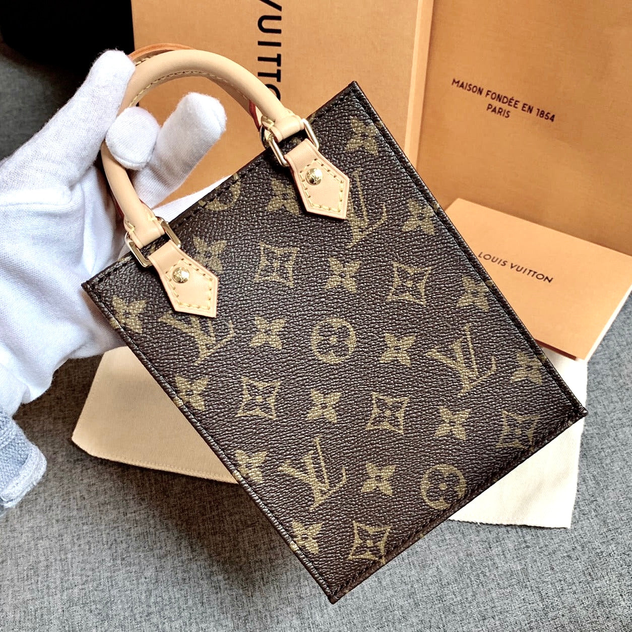 *現貨*LV Petit Sac Plat 小款琴譜包/1260 年前特價🉐46800