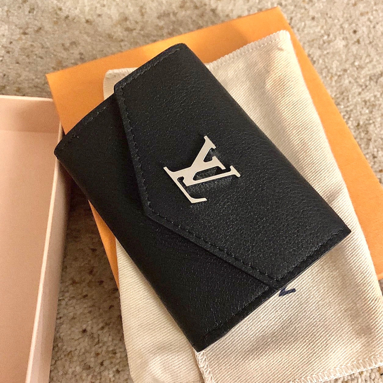 LV Lockmini 迷你鎖信封短夾/460✨🉐20320