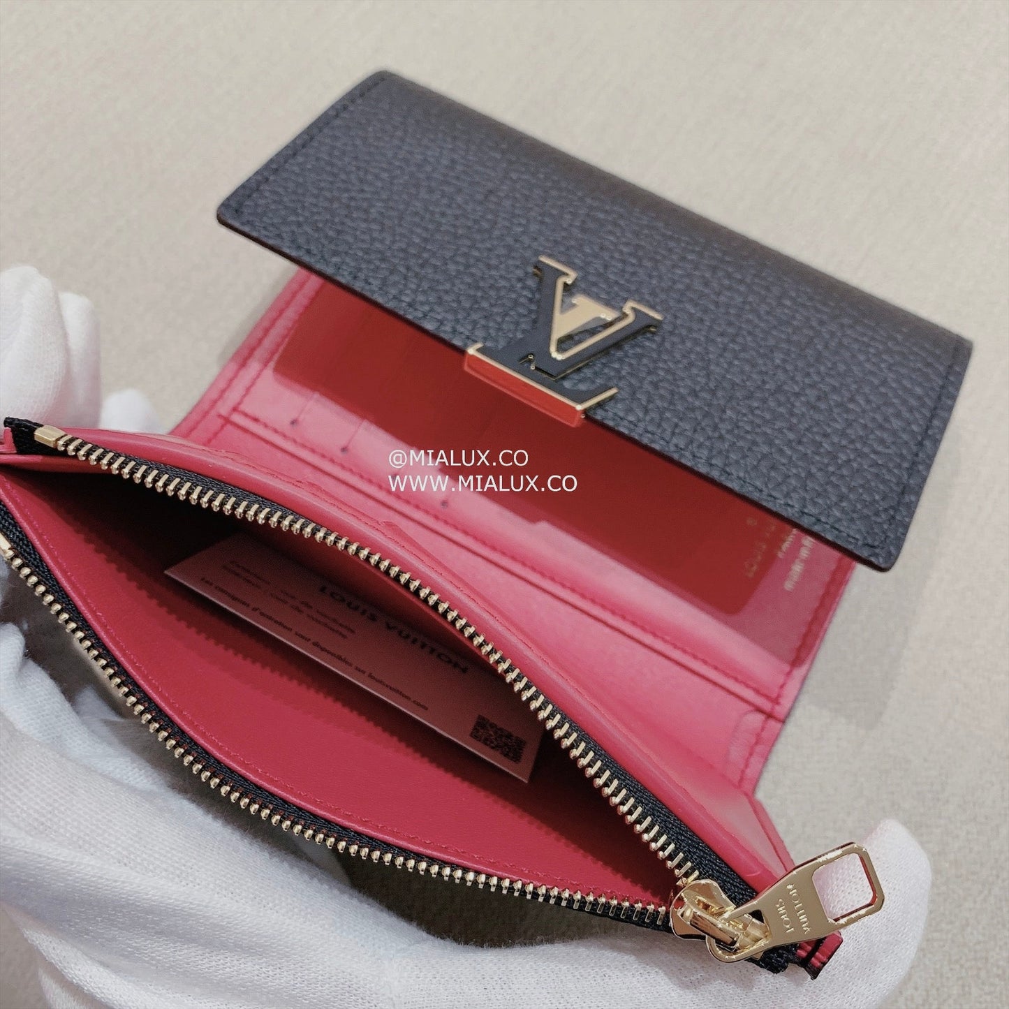 LV Capucines 素面三折短夾/725✨🉐31450