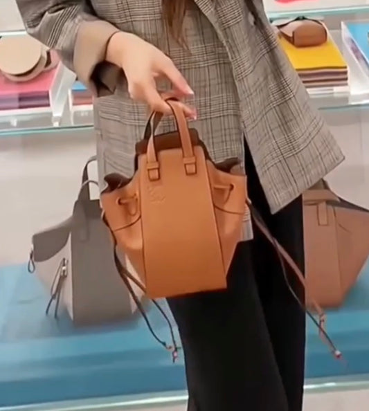 Loewe▪️Hammock drawstring Mini 吊床包/1600