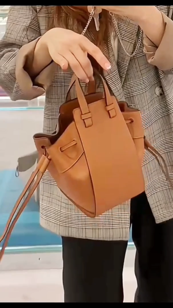Loewe▪️Hammock drawstring Mini 吊床包/1600