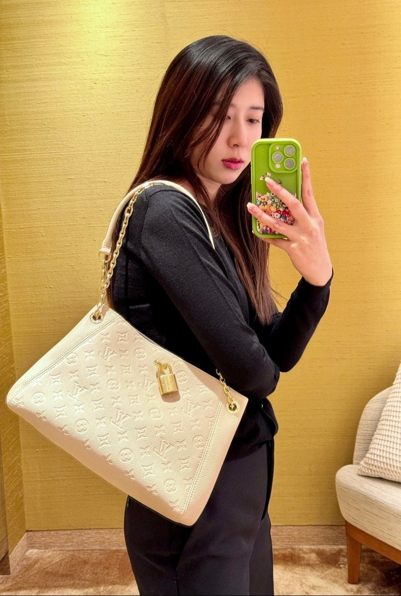 LV Anytime MM Bag 壓紋牛皮包/2400✨🉐99400