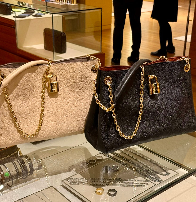 LV Anytime MM Bag 壓紋牛皮包/2400✨🉐99400