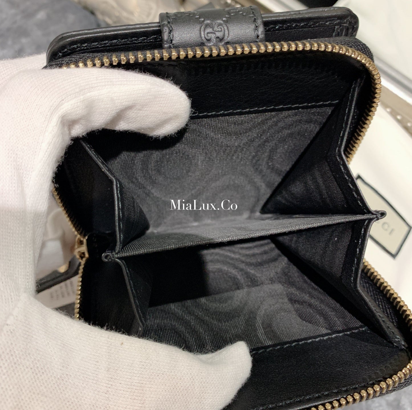 @Gucci Embossed Wallet 壓紋雙層拉鍊短夾/P230