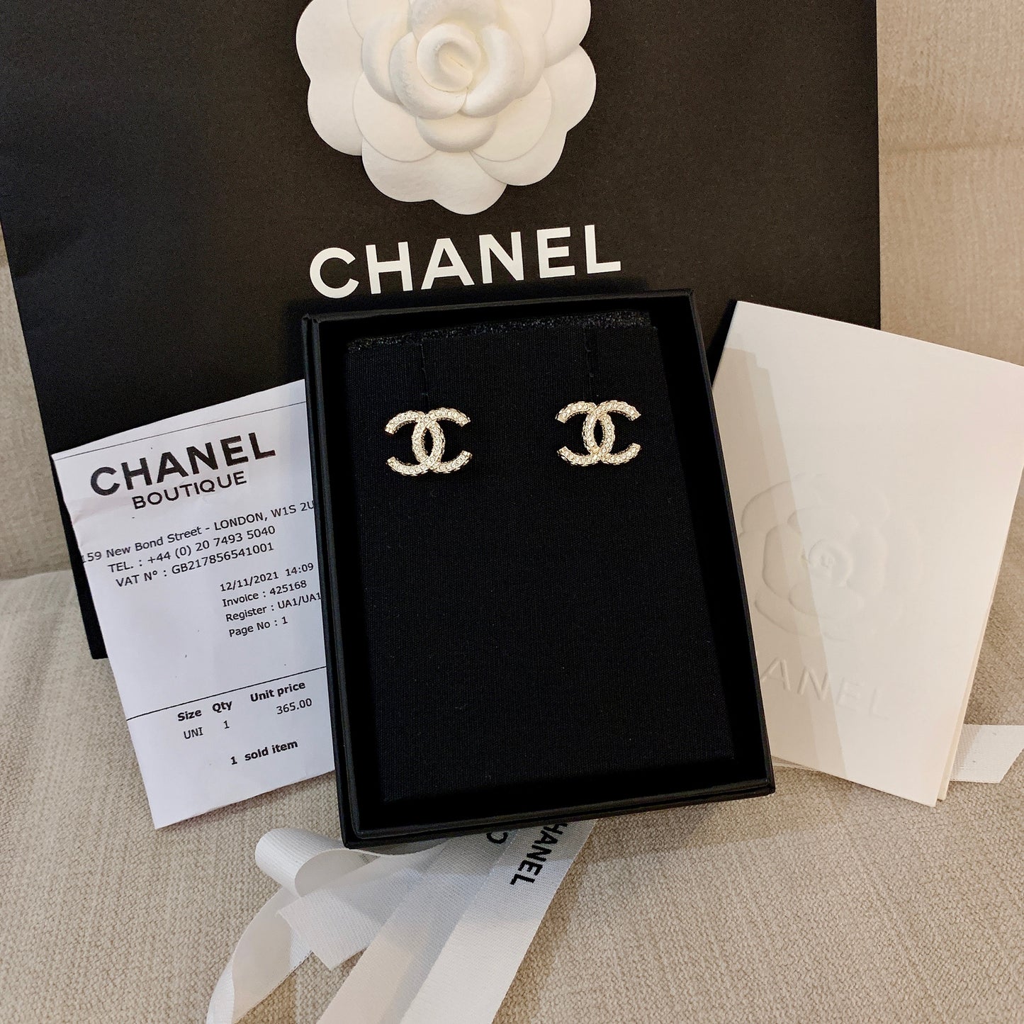 CHANEL✨ CC METAL GOLD EARRINGS 雙C立體排鑽耳針 AB7769 -