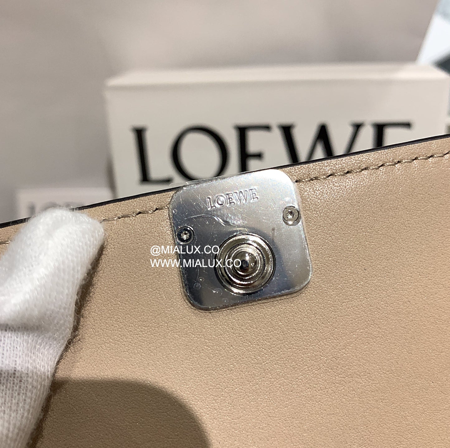 *現貨*Loewe▪️ Anagram Vertical S 小款三折短夾-沙色/495 特價🉐15800