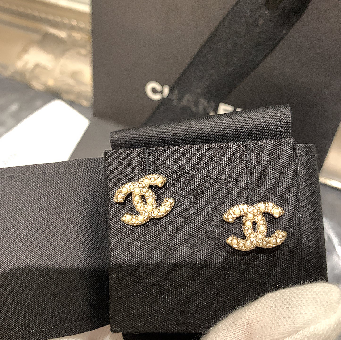 CHANEL✨ CC DIAMANTE METAL EARRINGS 經典珍珠水鑽耳環 AB5738 -