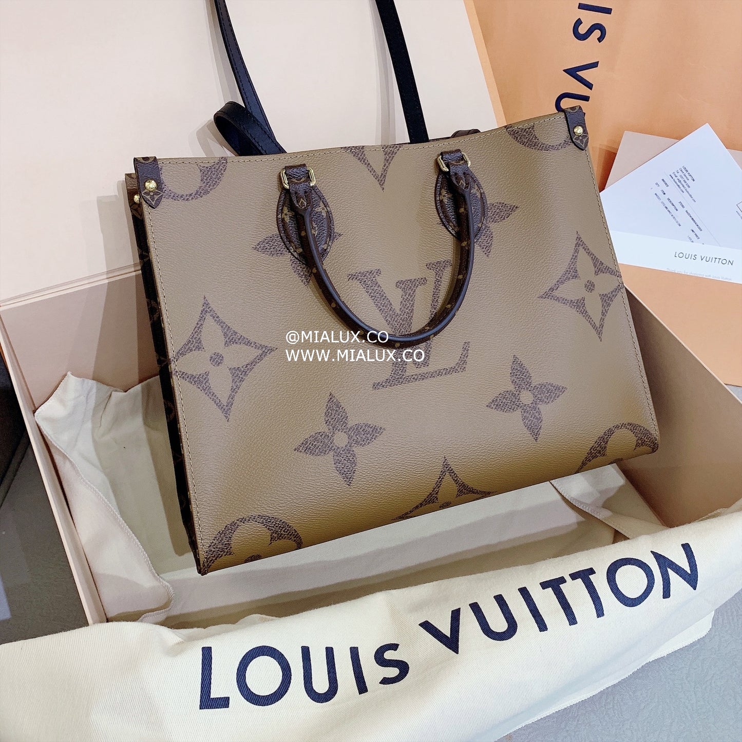 LV OnTheGo MM 中款拼色托特包/2280✨🉐94480