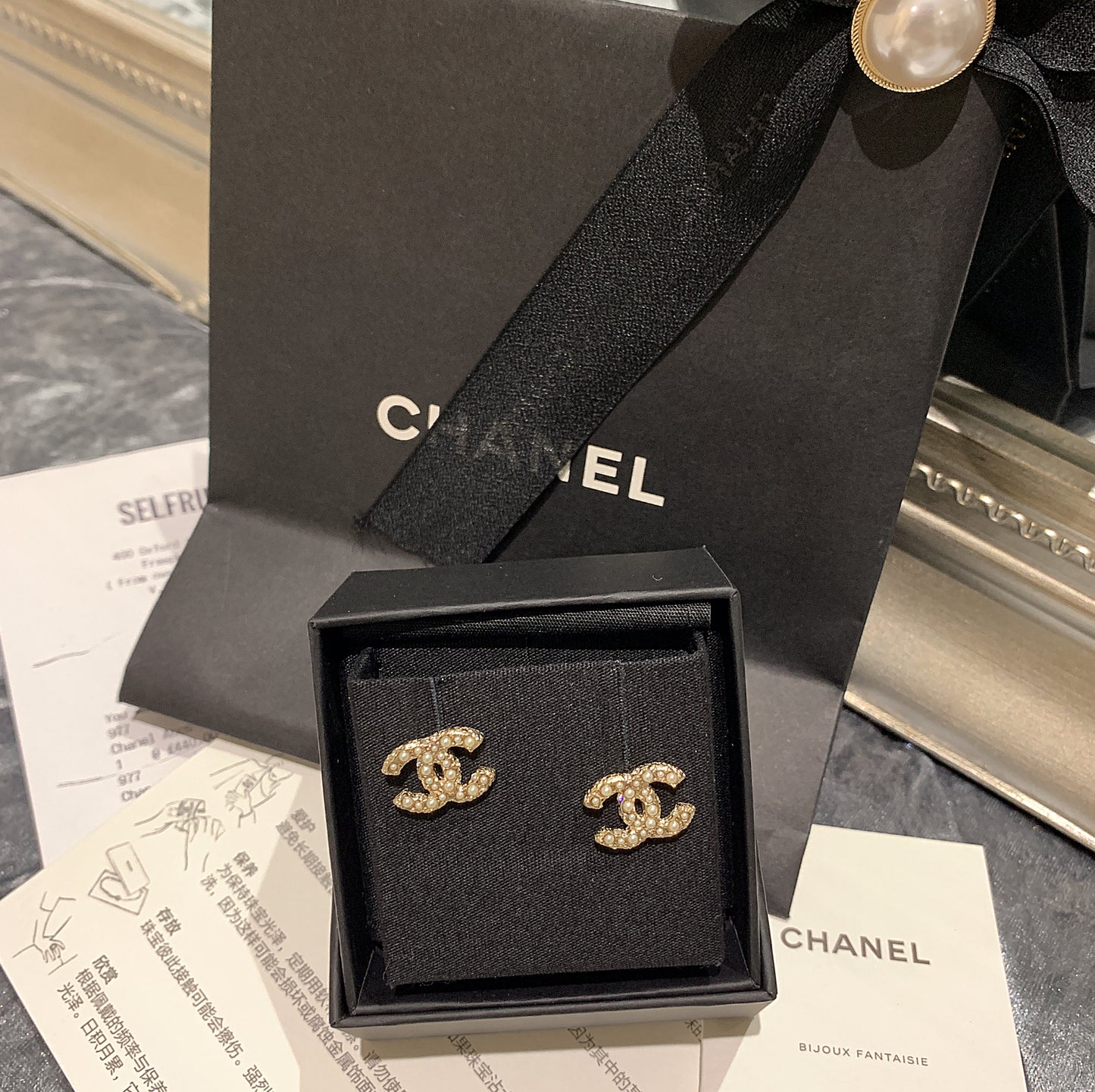 CHANEL✨ CC DIAMANTE METAL EARRINGS 經典珍珠水鑽耳環 AB5738 -