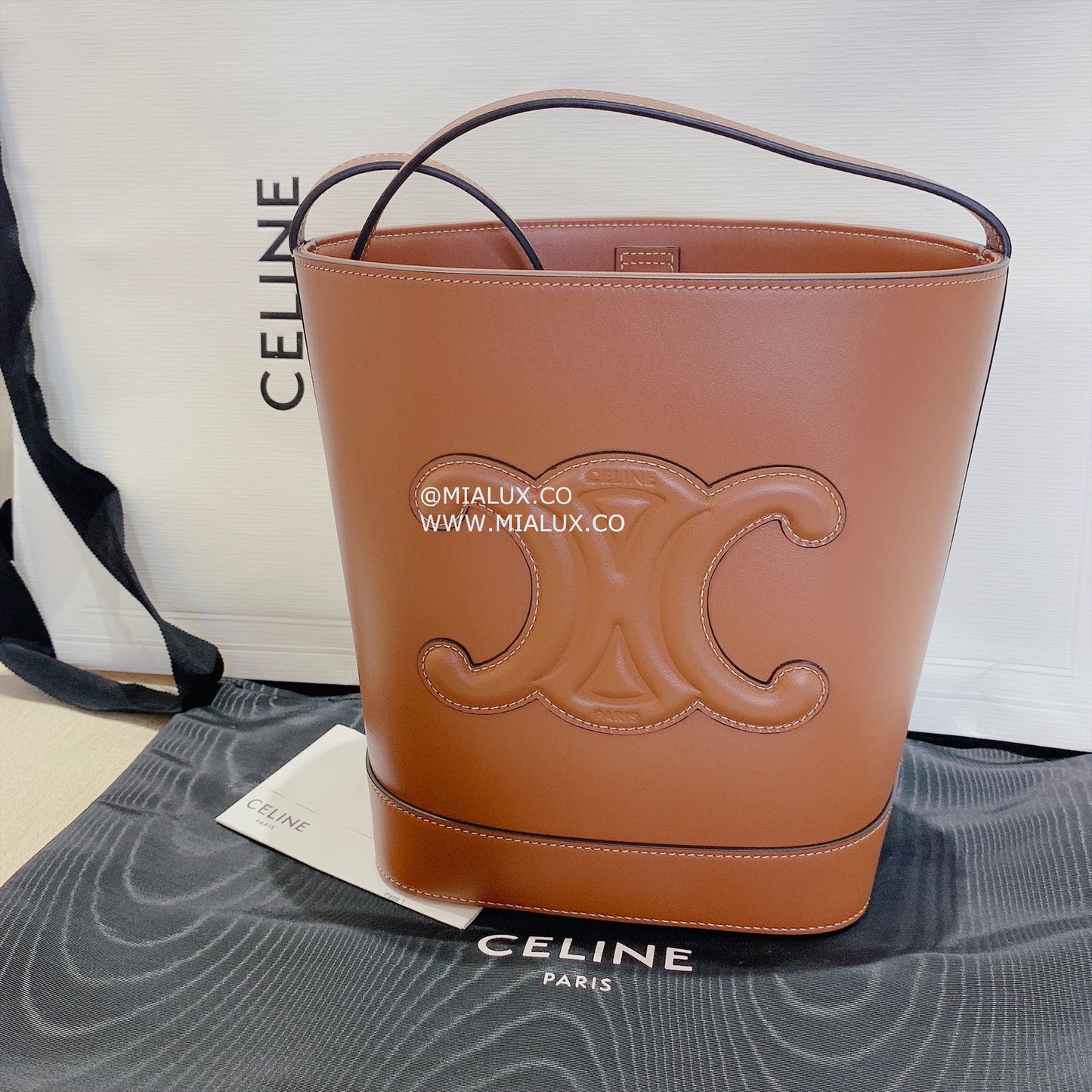Celine▪️CUIR BUCKET 小款牛皮水桶包/1650E1700 🉐60500🇪🇺