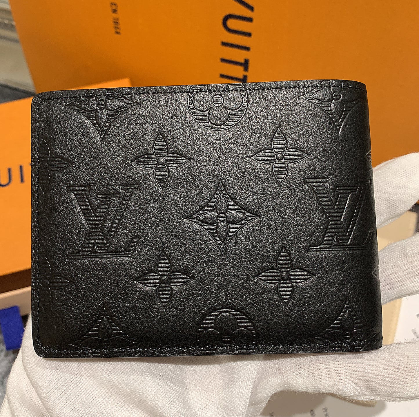 LV Multiple 男生款壓紋雙開短夾/535✨🉐23470