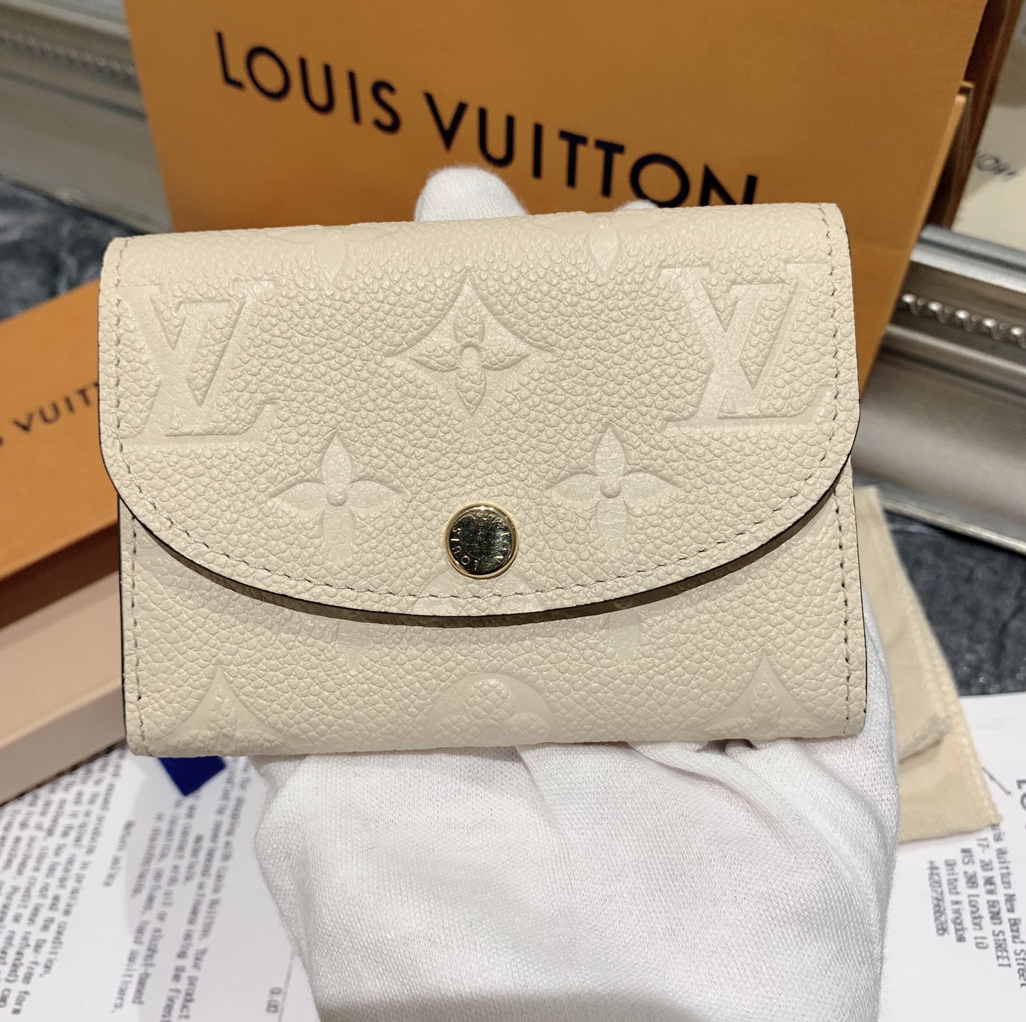 LV Rosalie 壓紋牛皮零錢包/350✨🉐15700