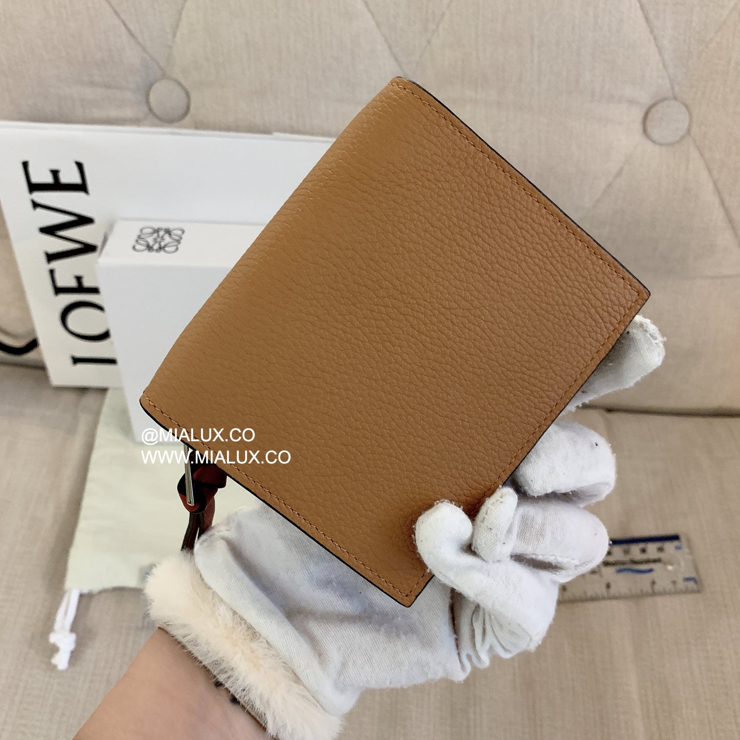 Loewe▪️Compact zip 軟粒面牛皮雙開短夾/495