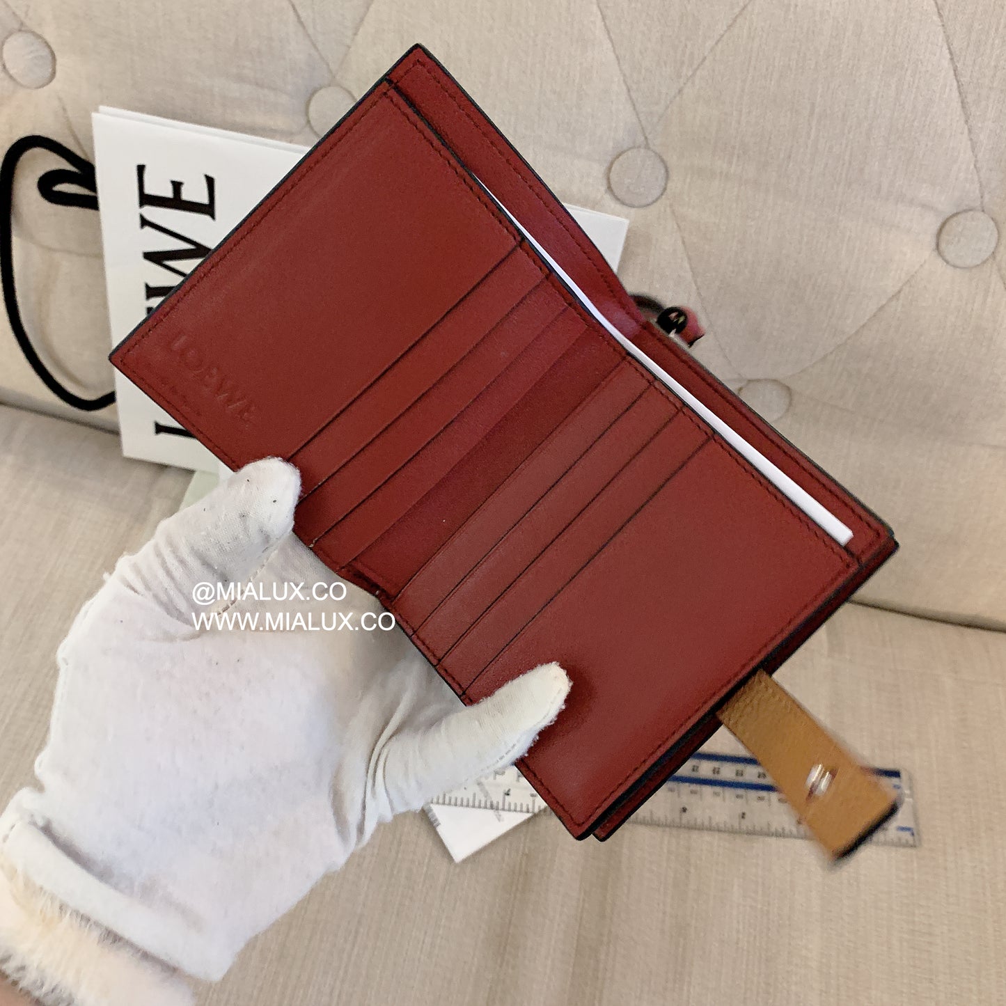 Loewe▪️Compact zip 軟粒面牛皮雙開短夾/495