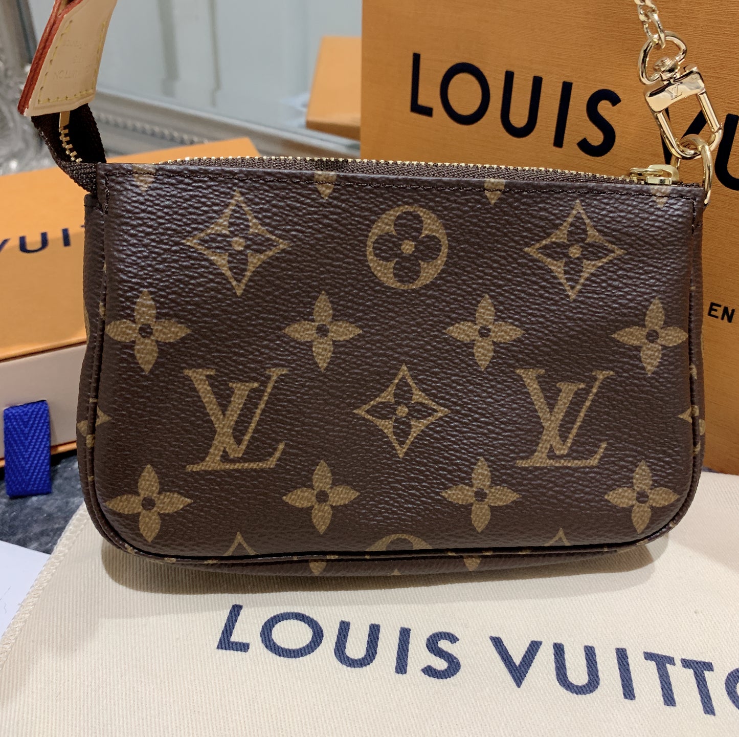 LV▪️Mini Pochette Accessoires 腋下小包/540✨🉐23680