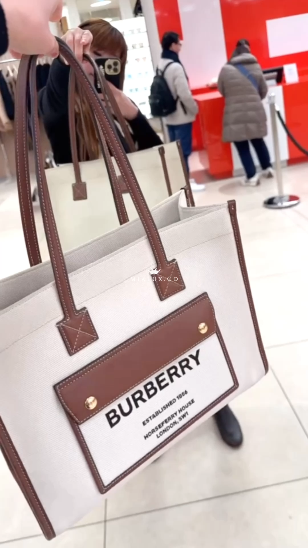 Burberry▪️Freya S 小托特包-白/990C785 ㊙️折扣🉐32400💰
