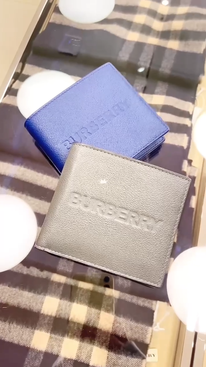 @Burberry▪️Embossed Logo 男女款壓印八卡雙開短夾/270P245 🔥下殺🉐12030