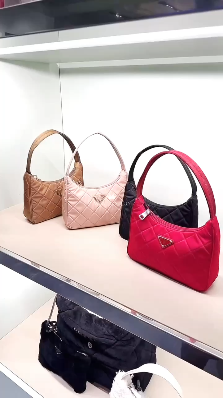 @Prada▪️Neo 菱格金標腋下包/P740 🔔限時折🉐33980🏷️