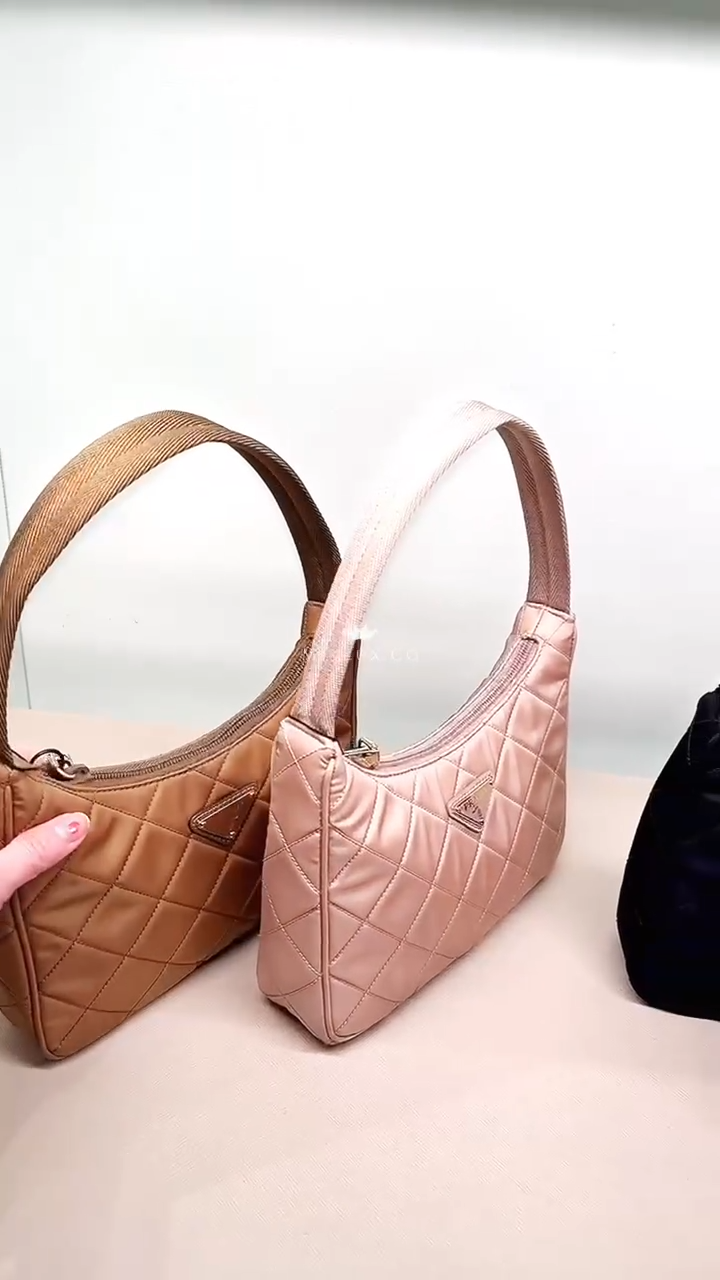 @Prada▪️Neo 菱格金標腋下包/P740 🔔限時折🉐33980🏷️
