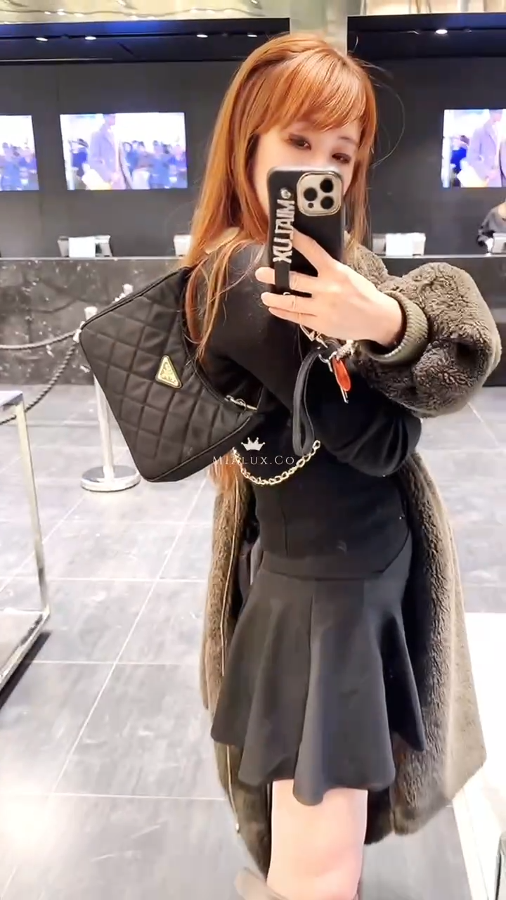 @Prada▪️Neo 菱格金標腋下包/P740 🔔限時折🉐33980🏷️