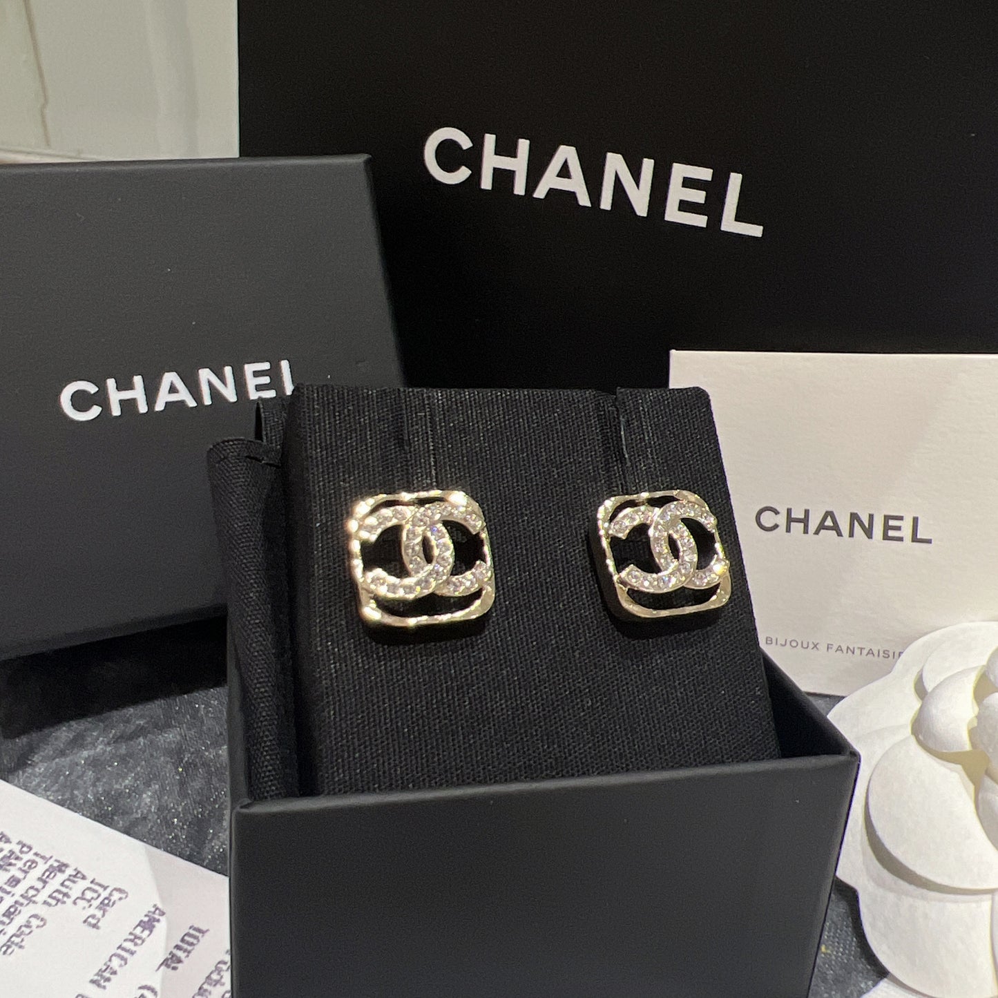 CHANEL▶︎✨| CC LOGO SQUARE METAL EARRINGS 方形水鑽耳環