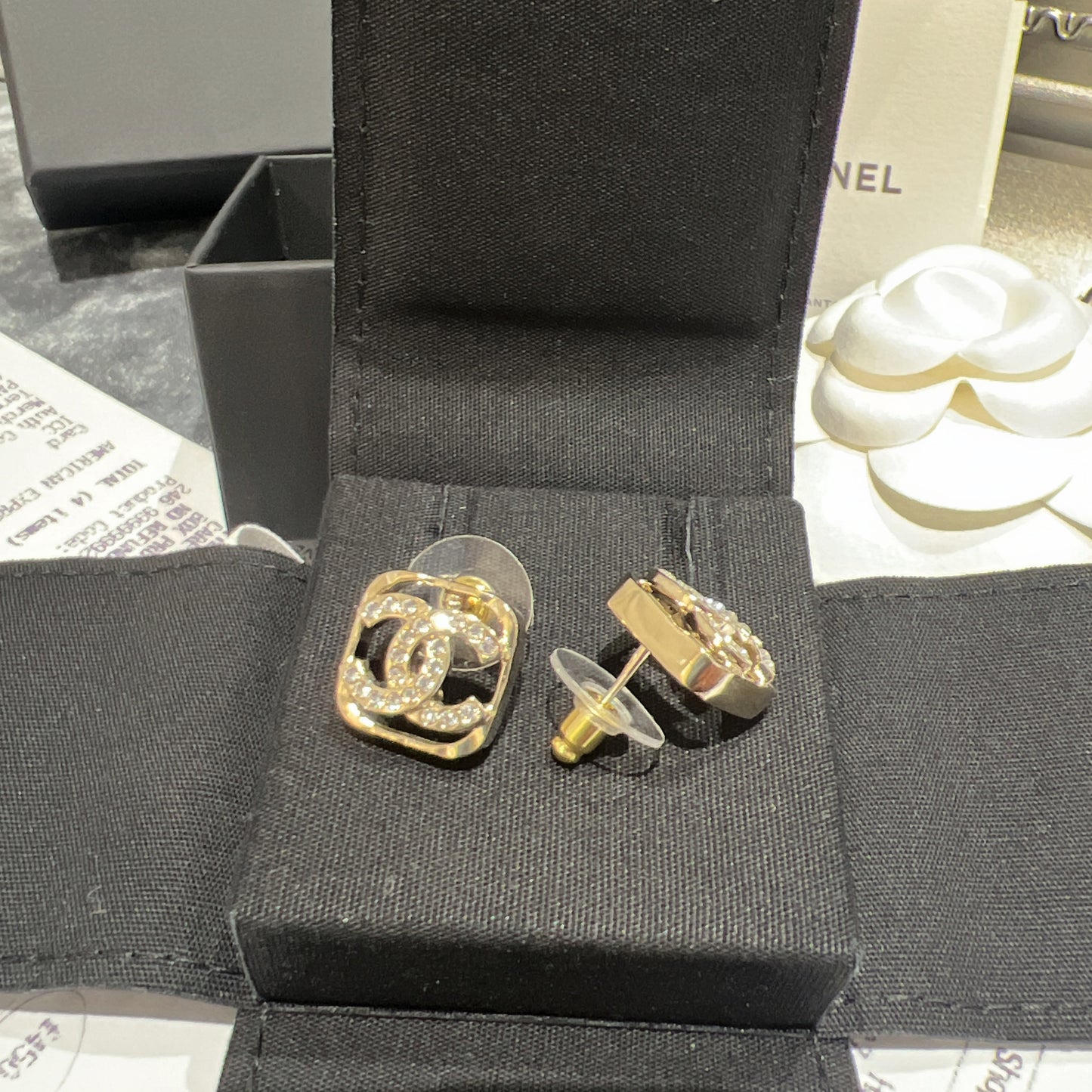 CHANEL▶︎✨| CC LOGO SQUARE METAL EARRINGS 方形水鑽耳環