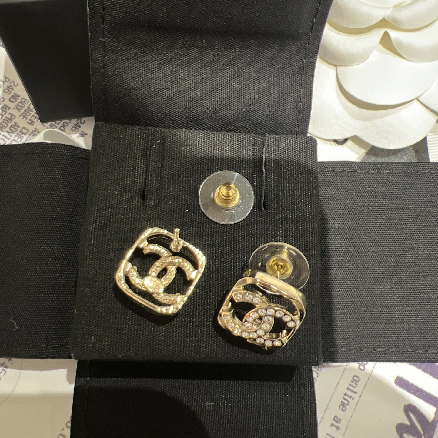 CHANEL▶︎✨| CC LOGO SQUARE METAL EARRINGS 方形水鑽耳環
