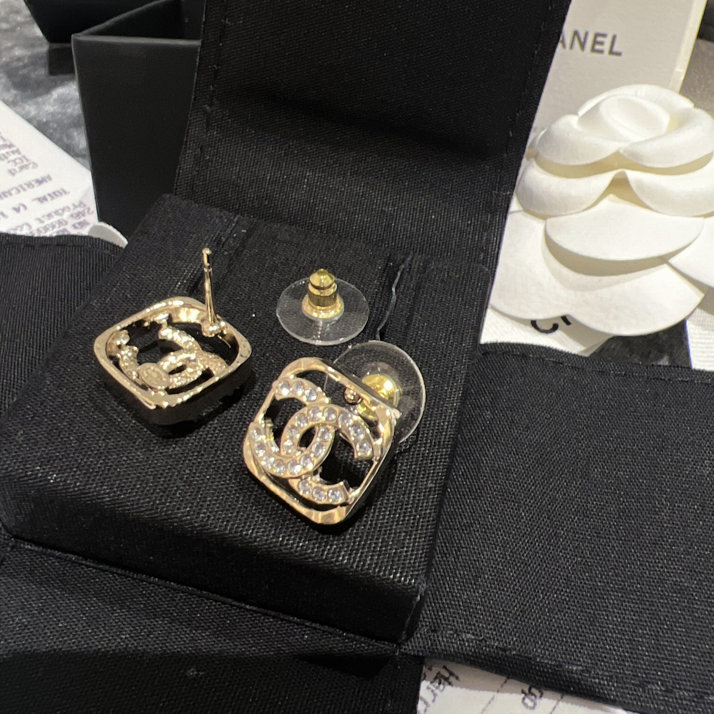 CHANEL▶︎✨| CC LOGO SQUARE METAL EARRINGS 方形水鑽耳環