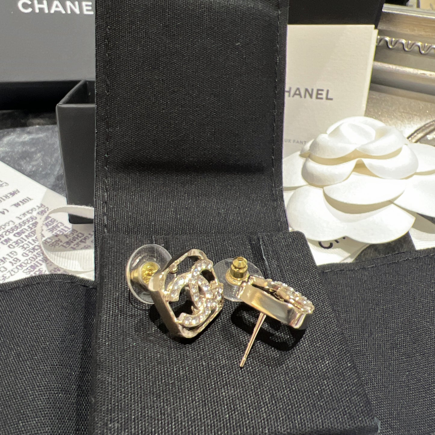 CHANEL▶︎✨| CC LOGO SQUARE METAL EARRINGS 方形水鑽耳環