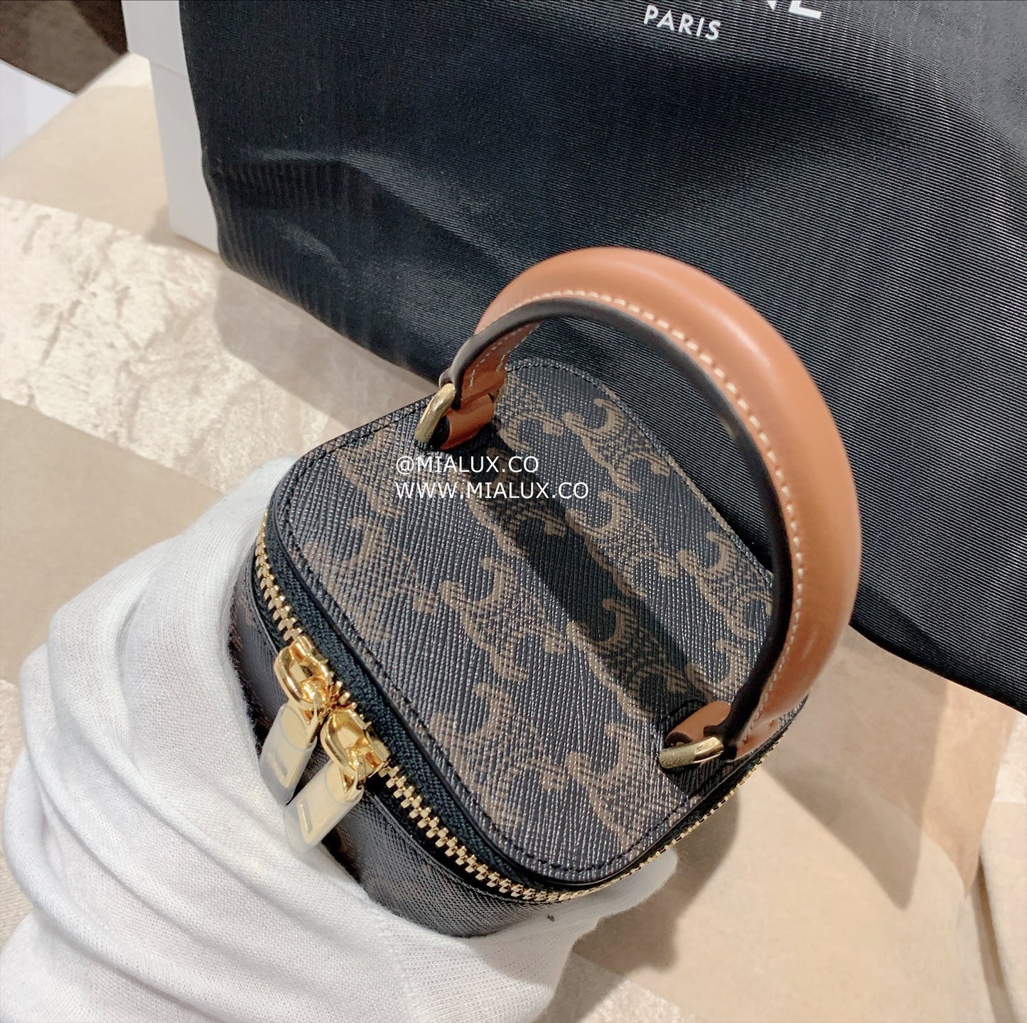 *現貨*Celine▪️VANITY MINI 老花化妝包/870E900 年前特價🉐29800