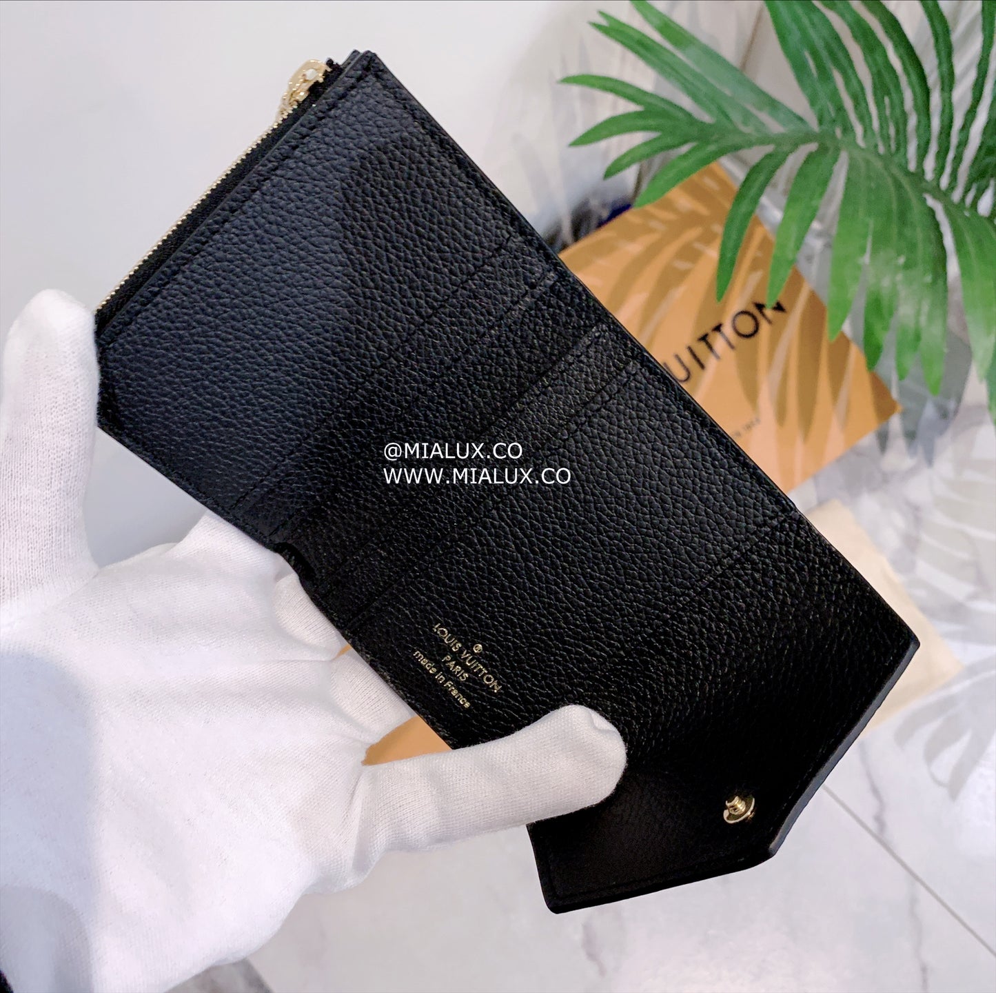 LV Victorine 壓紋牛皮信封短夾/505✨🉐22210