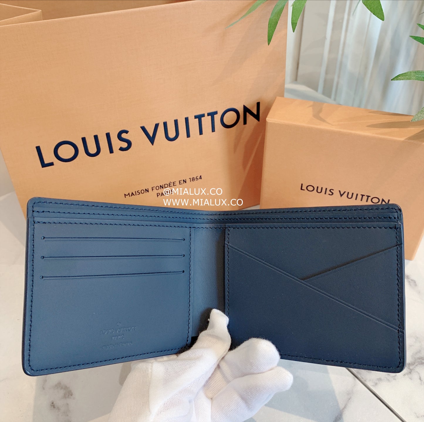 LV Multiple 男生款雙開短夾/540✨🉐23680