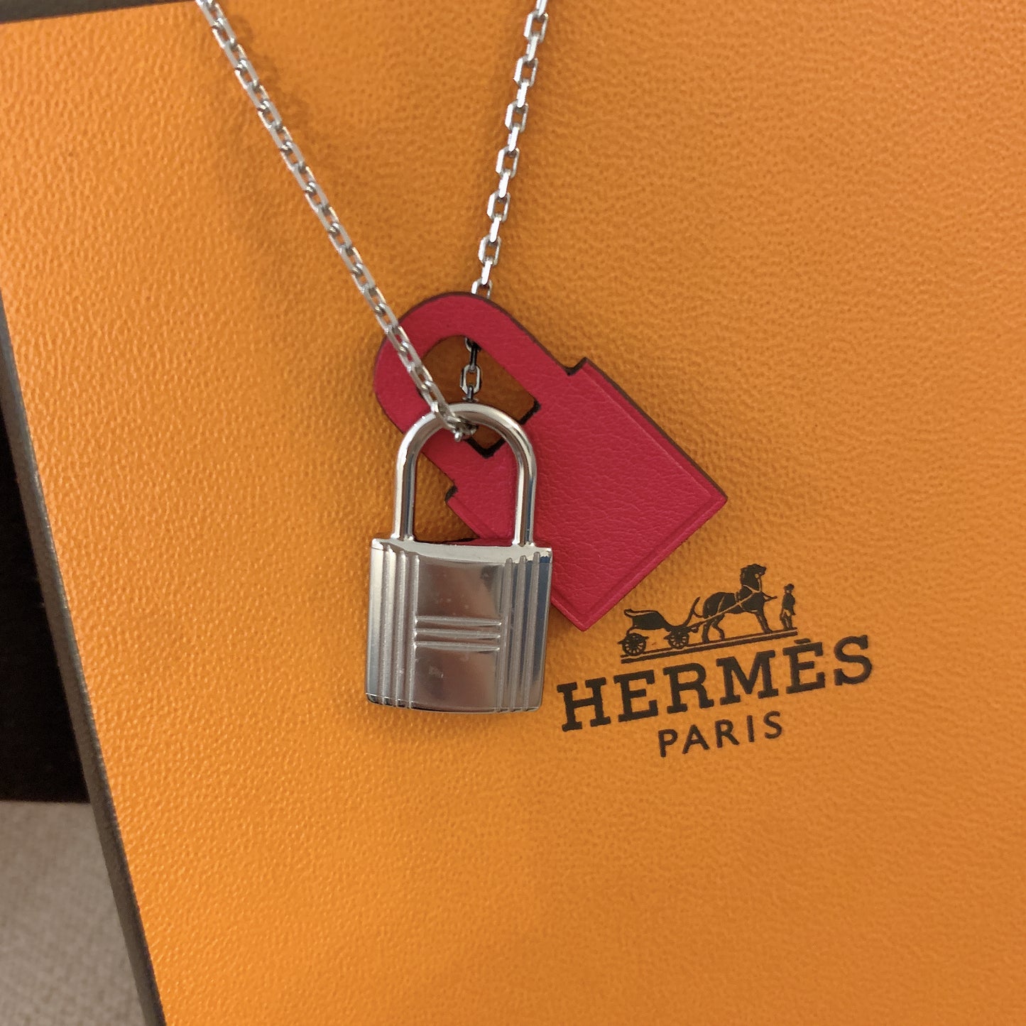 Hermes✨| O'Kelly Pendant, Small Model 小款凱莉鎖頭項鍊 *£315