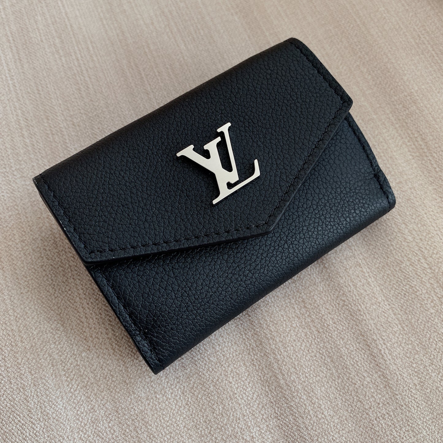 LV Lockmini 迷你鎖信封短夾/460✨🉐20320