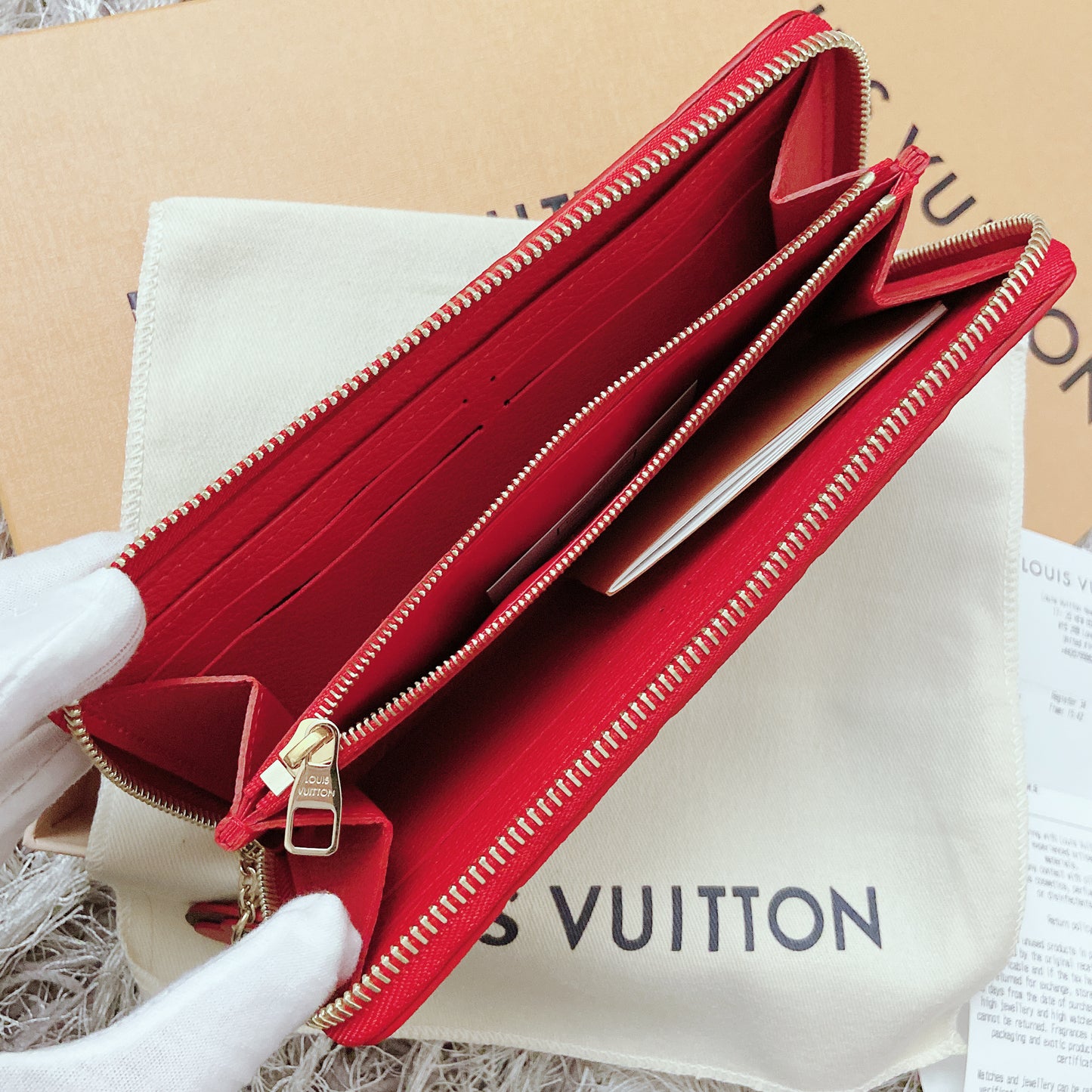 LV▪️Clémence 壓紋牛皮拉鍊長夾/540✨🉐23680